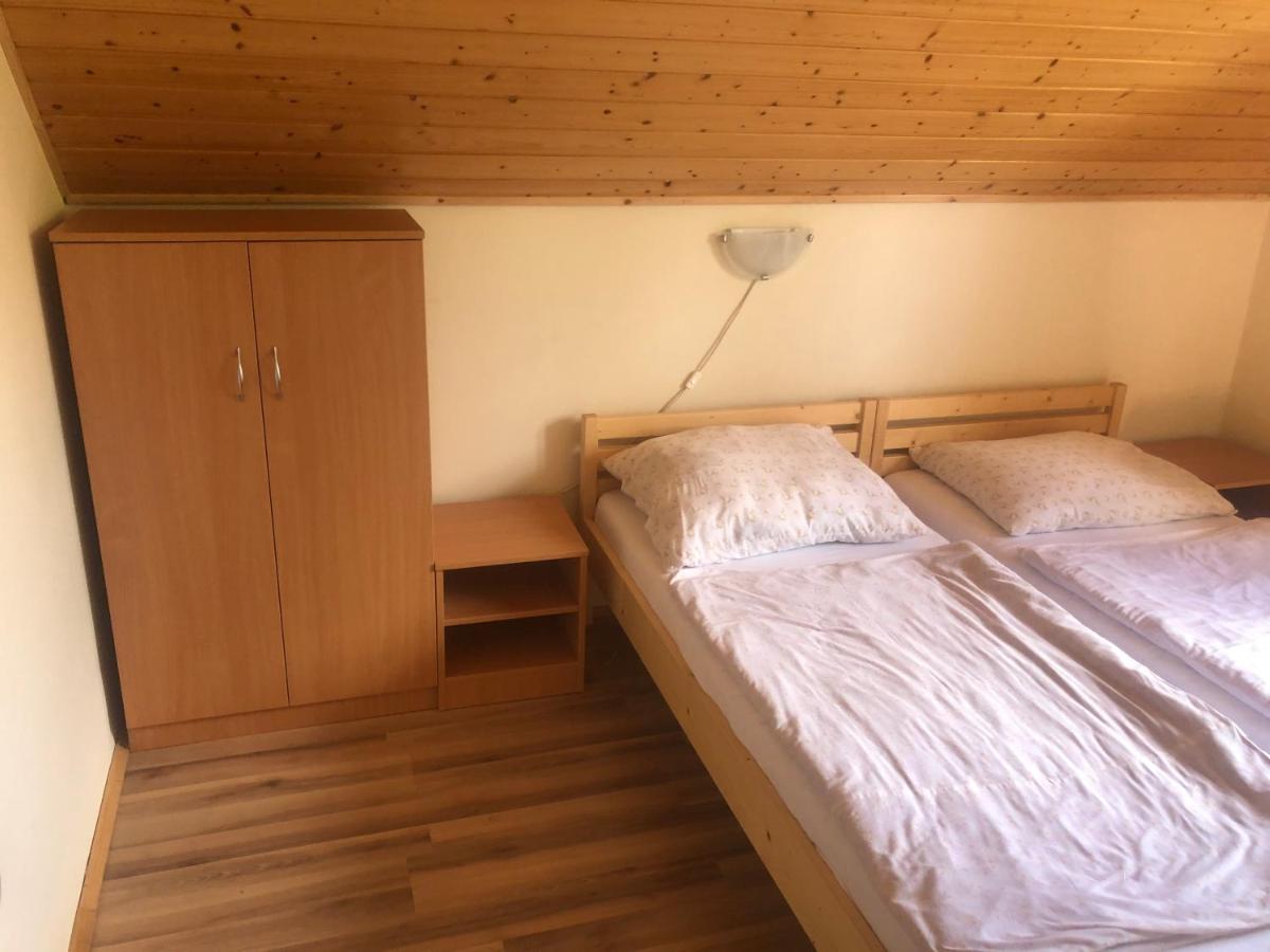 Zalakarosi Egerfa Nyaralohaz Foeldszinti Es Emeleti Apartman Εξωτερικό φωτογραφία