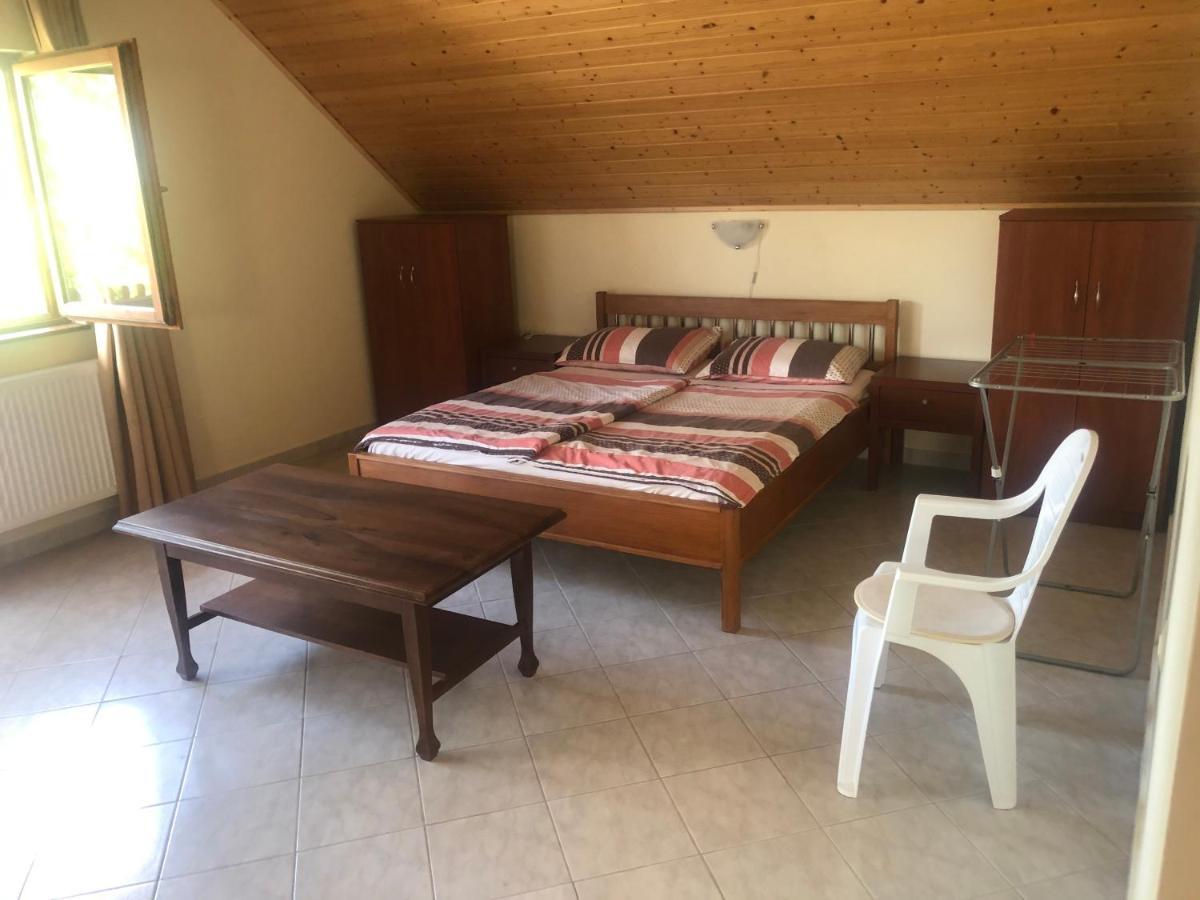 Zalakarosi Egerfa Nyaralohaz Foeldszinti Es Emeleti Apartman Εξωτερικό φωτογραφία
