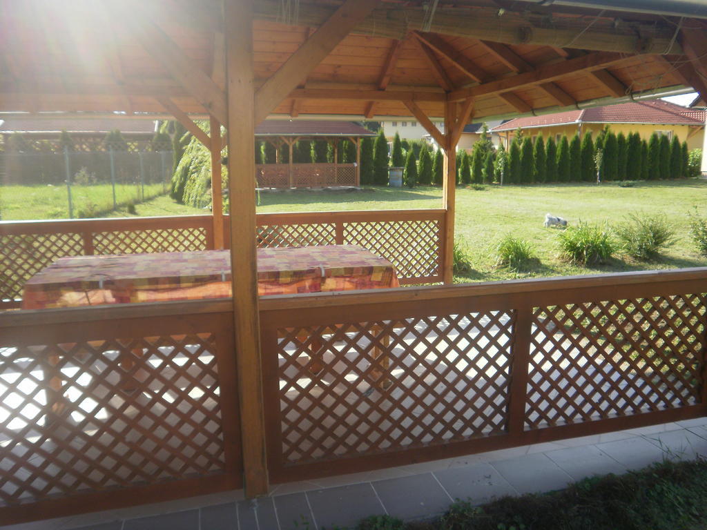 Zalakarosi Egerfa Nyaralohaz Foeldszinti Es Emeleti Apartman Εξωτερικό φωτογραφία