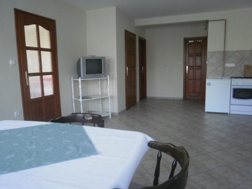 Zalakarosi Egerfa Nyaralohaz Foeldszinti Es Emeleti Apartman Δωμάτιο φωτογραφία