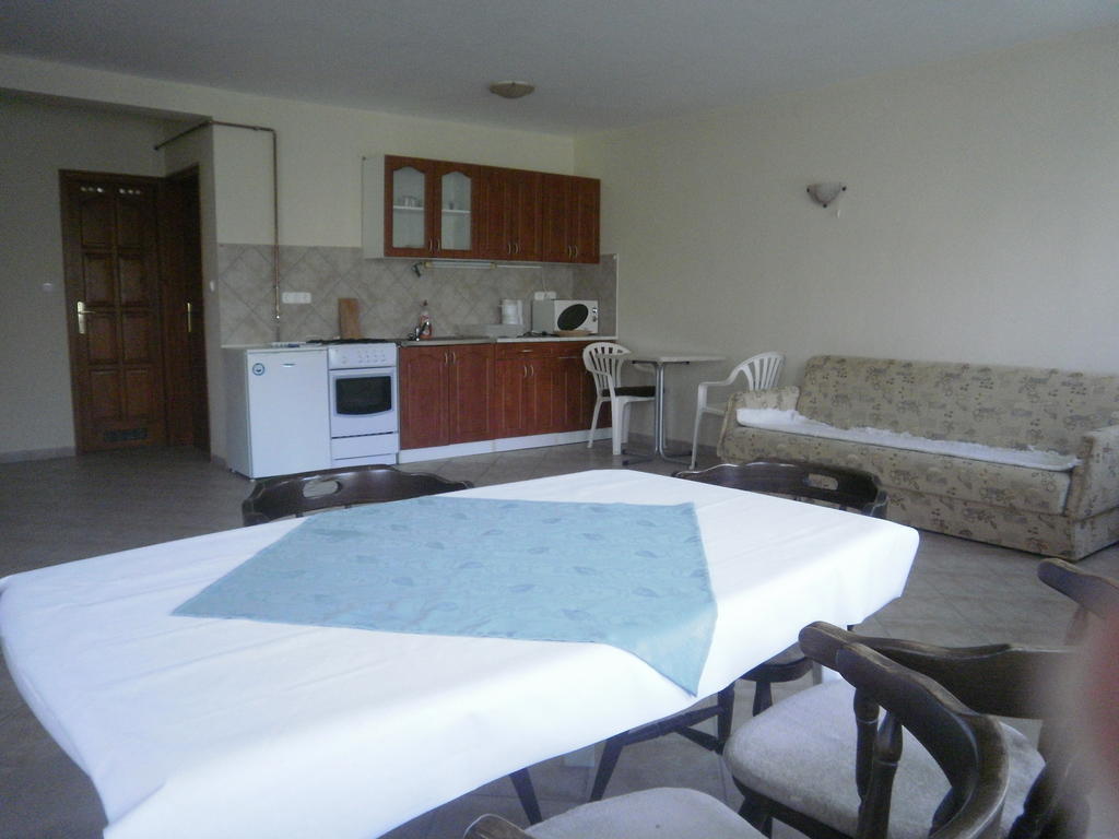 Zalakarosi Egerfa Nyaralohaz Foeldszinti Es Emeleti Apartman Δωμάτιο φωτογραφία