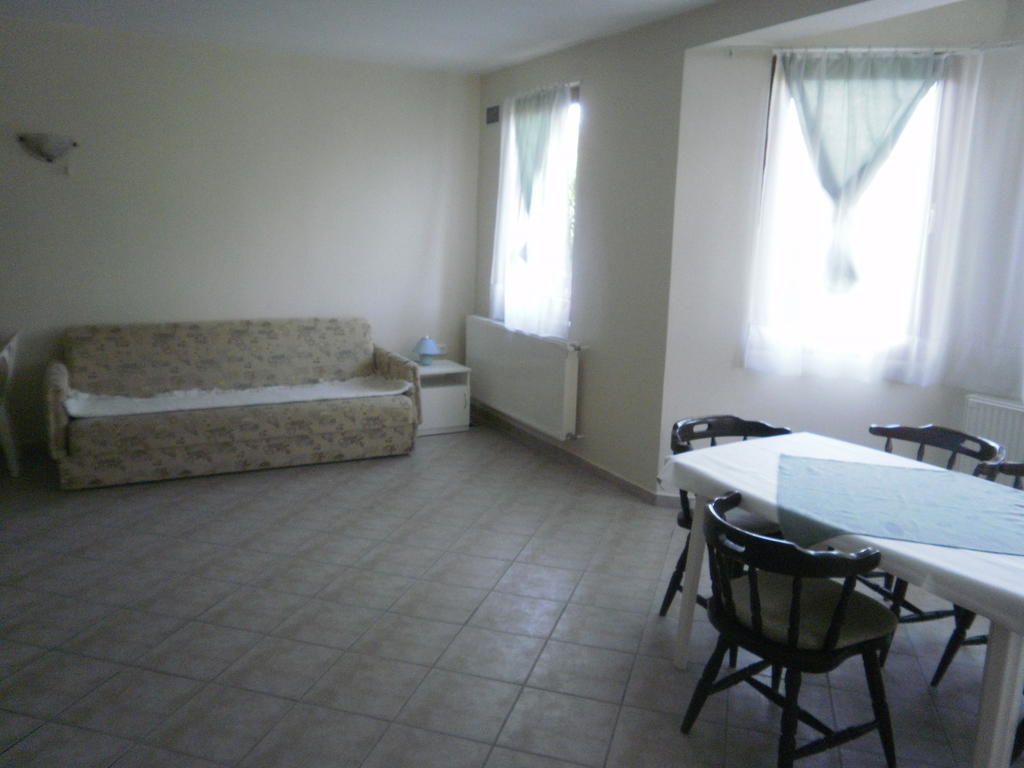 Zalakarosi Egerfa Nyaralohaz Foeldszinti Es Emeleti Apartman Δωμάτιο φωτογραφία