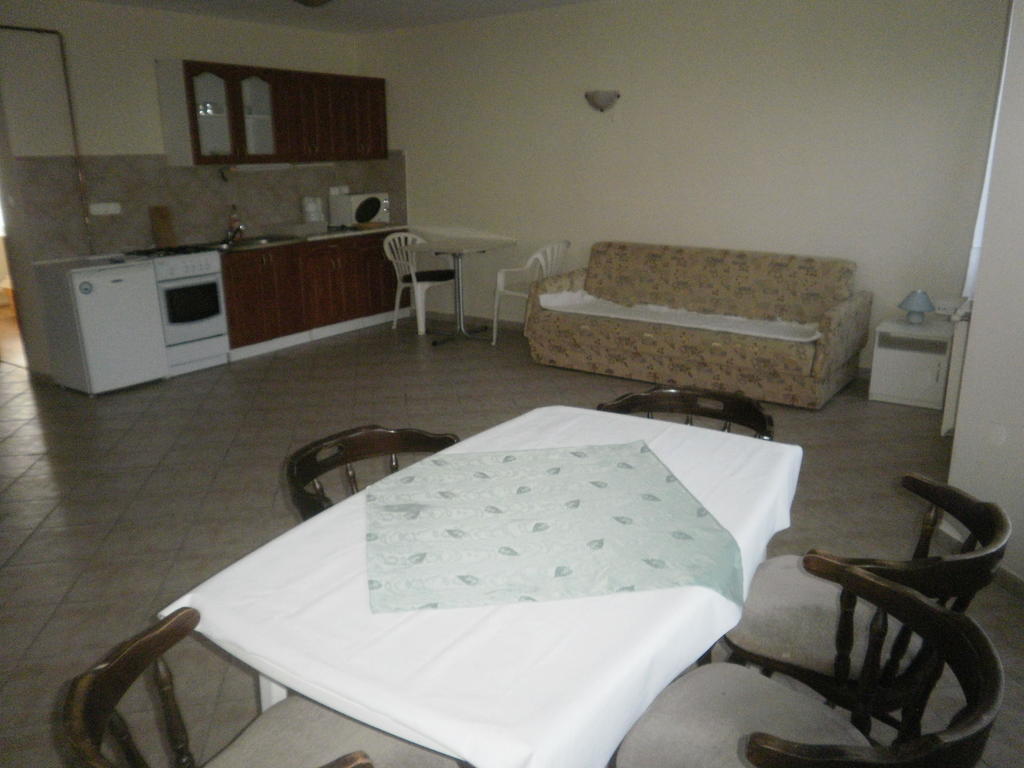 Zalakarosi Egerfa Nyaralohaz Foeldszinti Es Emeleti Apartman Δωμάτιο φωτογραφία