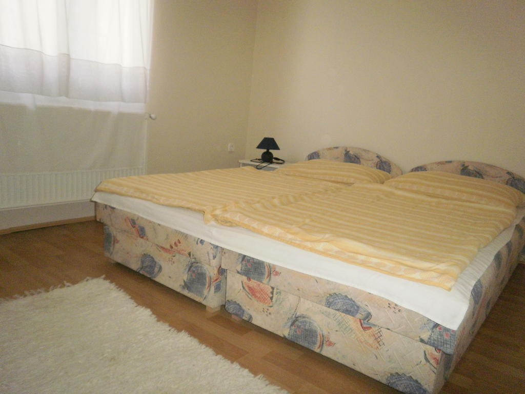 Zalakarosi Egerfa Nyaralohaz Foeldszinti Es Emeleti Apartman Δωμάτιο φωτογραφία
